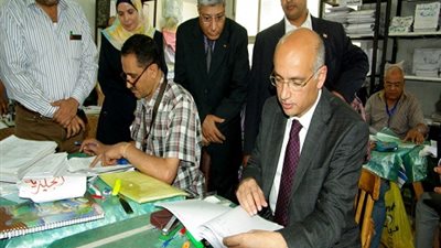 يوسف: تشكيل لجنة لتحديد المسئولين عن الأخطاء في تصحيح الانجليزي والرياضيات واللغة العربية