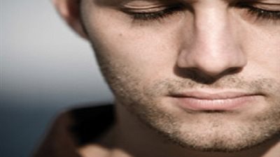 بالفيديو. . شاهد رد فعل شاب مسلم مرت أمامة فتاة شبه عارية بروسيا