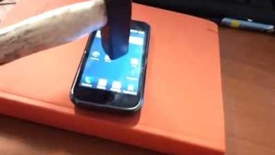 صدق او لا تصدق.. 62 الف دولار راتب شهري مقابل تحطيم الهواتف بشركة كبري