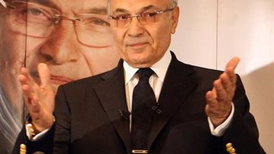 عقب الإعلان عن قرب رحيل محلب.. شفيق: استقالت من رئاسة الحزب لكي أكون 