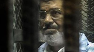 جنايات القاهرة تقضي بالسجن المؤبد لمرسي وتمنح الشاطر اول بدلة حمراء