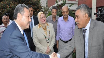 الرافعى يواصل جولاته للاطمئنان على استراحات الثانوية العامة.. ويطالب المعلمين بضبط اللجان