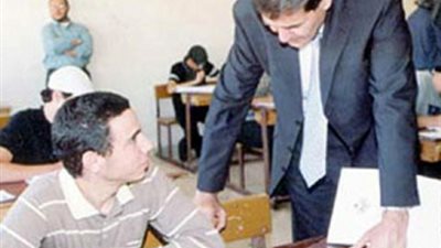 مراقب بالثانويه العامة يستغيث: 