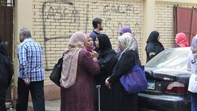 أولياء الأمور في الإسكندرية بعد امتحان الأحياء يردودون 