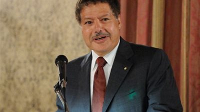 زويل يهنئ باحث يفوز بجائزة الدولة التشجيعية 2015