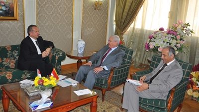 وزيرالتعليم العالي يلتقي بسفير المجربالقاهرة لبحث سبل التعاون بين البلدين