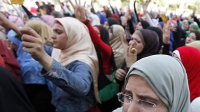 بسبب منعهن من الغش.. طالبات الأزهر بفاقوس يلقن مراقبة 