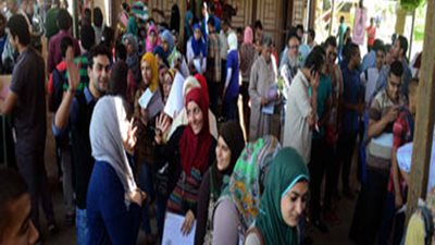 طلاب الثانوية يتوافدون على مكاتب التنسيق لسحب استمارات اختبارات القدرات