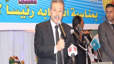 الرافعى يصدر قرارا بتشكيل لجنة لحصر مشكلات التعليم الأمريكى وحلها