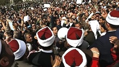 معلمو “أزهر المنيا” يشكون تأخر رواتبهم ويهددون بالإضراب
