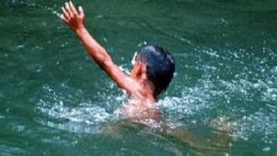 انتشال جثه طفل غرق اثناء أستحمامة بجزيرة الشيخ عثمان بأسيوط