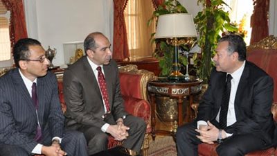 الرافعى يتابع تنفيذ مشروع توصيل الإنترنت فائق السرعة فى 1062 مدرسة