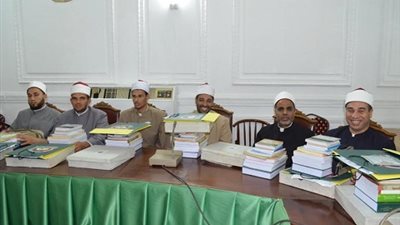 وزير الأوقاف يكريم الأئمة المتميزين

