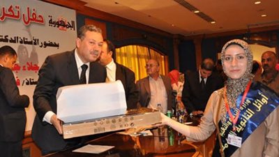 الرافعي: تشكيل مجلس علمى لتطوير المناهج وإدخال الإنترنت فائق السرعة بالمدارس