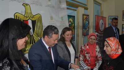 الرافعى يكرم الطلاب الفائزين بمسابقة صرح قناة السويس.. ويوكد: العام المقبل سيشهد تطبيق أفضل لحصص النشاط