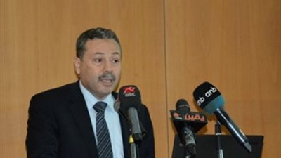 الرافعي: تسليم العمل لـ