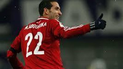 صورة .. ابوتريكة الاهلى فى استراحة محارب ومبروك للزمالك