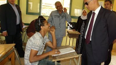 يوسف يأمر بتحرير محضر غش لطالب.. ويؤكد: لا تهاون مع أي تجاوزات