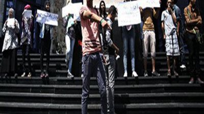 طلاب الثانوية من على سلالم نقابة الصحفيين: 