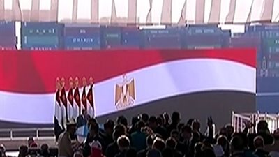 مرور أول سفينة عملاقة قناة السويس أثناء كلمة الرئيس السيسى
