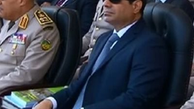 السيسي يشهد حفل تخريج الدفعة 82 من الكلية الجوية.. و 250 طائرة تشارك في العرض 

