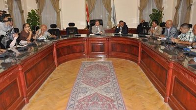 الرافعى يطالب المعلمين بعرض مطالبهم عليه قبل اللجوء إلي 