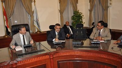 الرافعى: يتم التنسيق مع وزير الصحة لتفعيل التأمين الصحى ..و تسليم الكتب للمدارس في موعدها