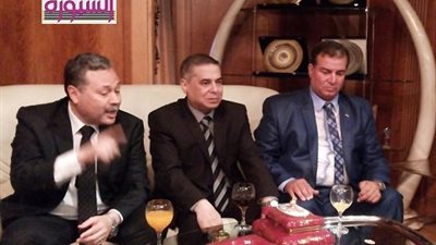 نقل وكيل مديرية التعليم بالجيزة الي مستشفي قصر العيني ..بعد اصابته بحالة اغماء في مكتبه