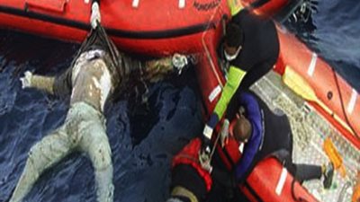 هربوا من حر القاهرة ليموتوا غرقا بالسويس..غرق 5 مصطافين وإصابة 15 فى حادث تصادم