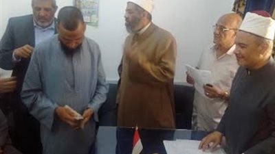 المنيا الأزهرية: تسليم دراجات بخارية لمتحدي الإعاقة