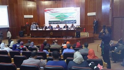 بدء فعاليات المؤتمر العلمى العربي الثالث للمرأة والطفولة بجامعة جنوب الوادى
