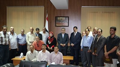 رئيس جامعة بنى سويف: يكريم فريق العمل بكلية الخدمة الاجتماعية التنموية
