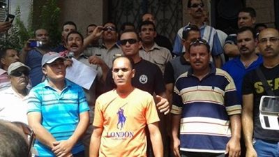 أمناء الشرطة بالشرقية يحتجون أمام 9 أقسام للمطالبة بمستحقاتهم