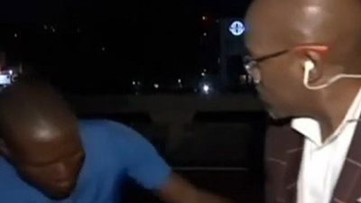 بالفيديو.. وفاة مراسل علي الهواء مباشرة