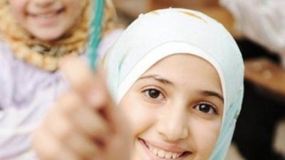 بالفيديو.. مركز المعلومات ودعم اتخاذ القرار ينفى منع وزارة التعليم الفتيات الصغيرات من ارتداء الحجاب