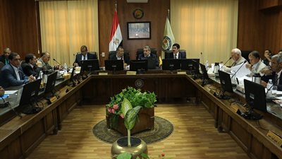 رئيس جامعة بني سويف يوافق على اللائحة الإدارية والمالية الموحدة للمجلات العلمية
