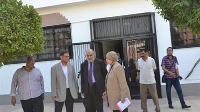 نائب رئيس جامعة القناة بجولة داخل مركز تطوير التعليم الجامعي
