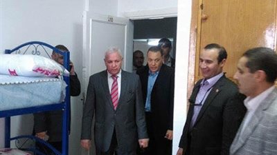 وزير التعليم العالي يستعرض خريطة  تطوير المستشفيات الجامعية