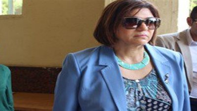 عميدة كلية الآداب تتفقد إجراءات استقبال الطلاب الجدد
