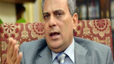 جولة مفاجئة لرئيس جامعة القاهرة بالحرم الجامعى