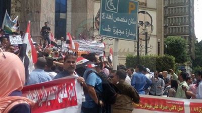 تزايد أعداد المحتجين امام نقابة الصحفيين عقب انضمام طلاب الثانوية والمعلمين لـ