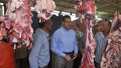 لحوم بلدية بـ 55 جنيه في شوادرأسيوط وإلغاء الاجازات وغرف عمليات 24 ساعة لمراقبة الاسواق
