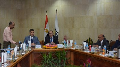 اجتماع مجلس جامعة أسيوط  بحضور المحافظ لمناقشة استعدادات بدء العام الجامعى الجديد