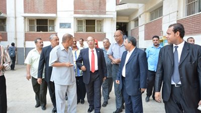 جولة تفقدية لنائب رئيس جامعة أسيوط داخل المدن الجامعية