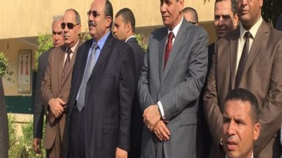 وزير التعليم يتفقد مدرسة بقليوب سقطت من خطة صيانة المدارس