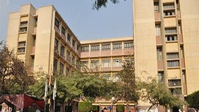 إقبال كثيف من الطلاب في اليوم الأول للدراسة بـ