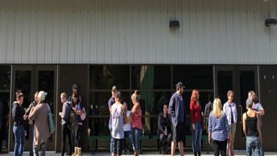 مقتل 15طالبا واصابة 20 في حادث اطلاق نار داخل المدرج بجامعة اريغون الامريكية