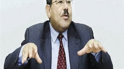 جامعة القاهرة تقرر فصل سيف عبدالفتاح