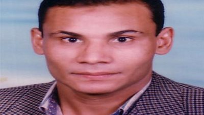 استاذ بزراعة  أسيوط يضرب عن الطعام ويتهم العميد ورئيس القسم بعرقلة حياته العلمية