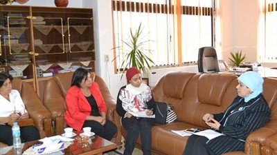 نائب رئيس جامعة القناة تلتقي ووفد مركز الاستشارات المهنية للجامعة الأمريكية